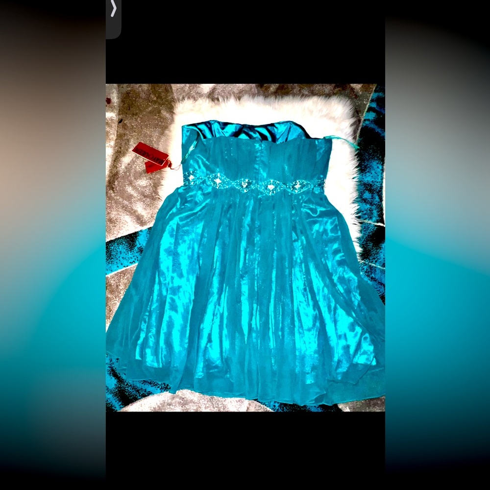 New women short party wedding dress.Size 18